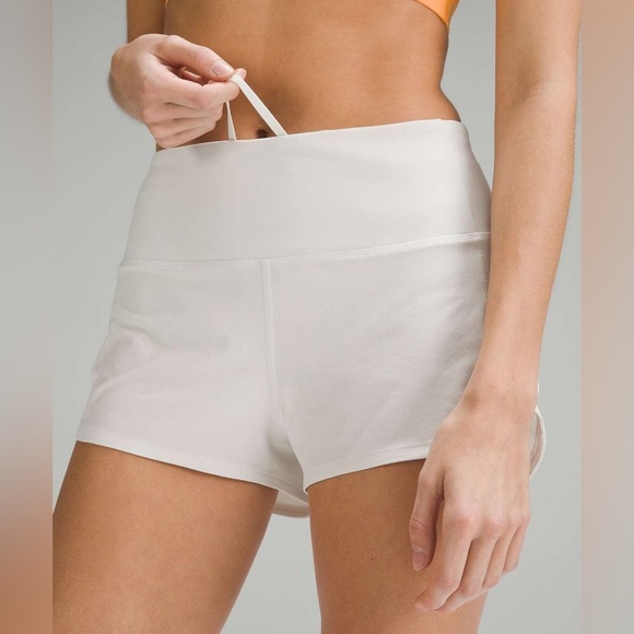 A Lululemon Speed Up High-Rise Lined Short 2.5" - Picture 3 of 6